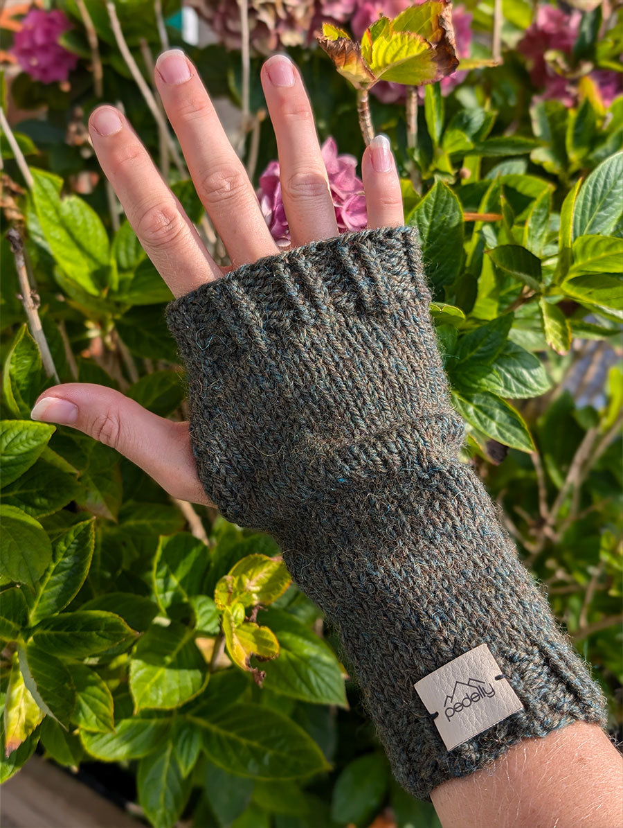 Handgefertigte Armstulpen mit Daumenloch aus 100% Wolle