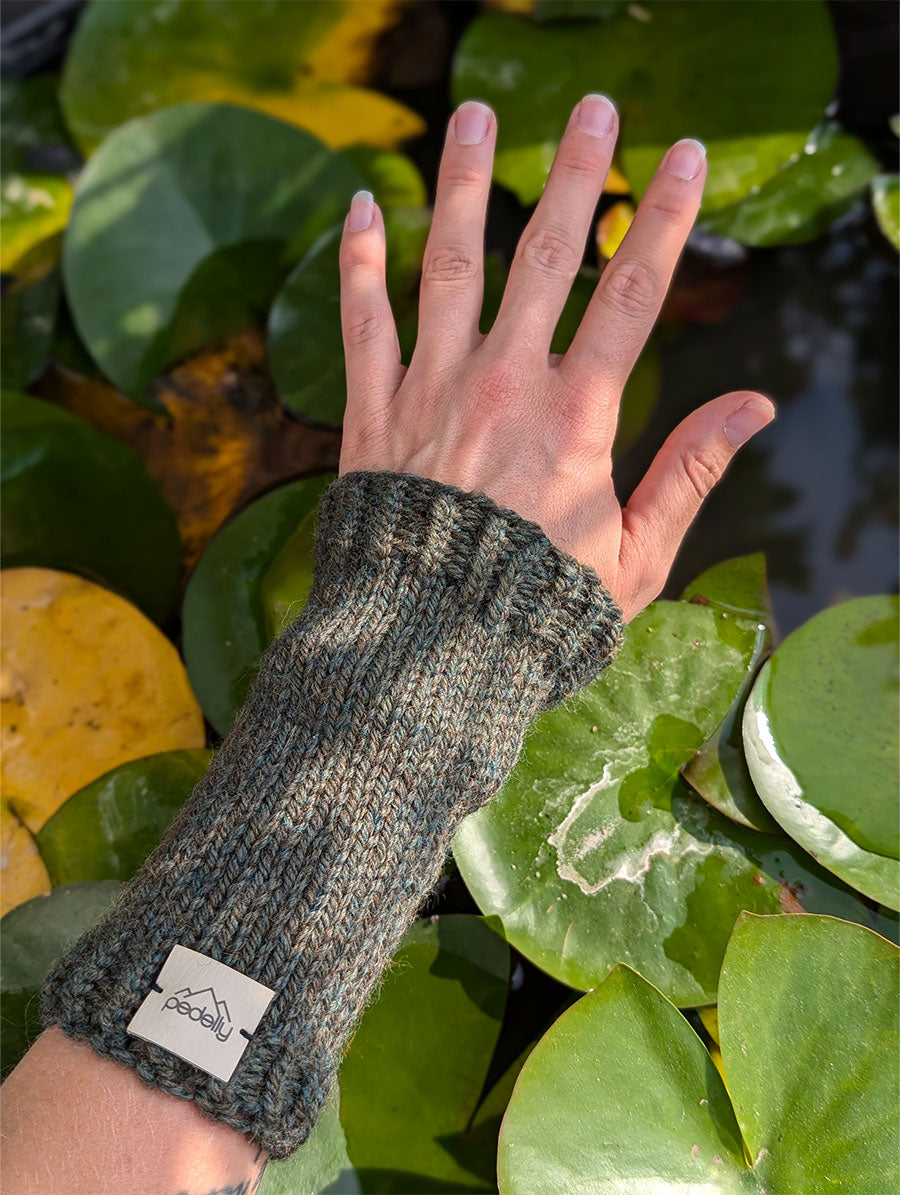 Handgefertigte Armstulpen ohne Daumenloch aus 100% Wolle